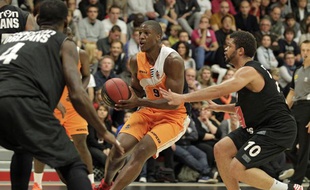 Lille, le 18 septembre 2013. Match amical de pro A de basket qui opposait le Basket Club Maritime (BCM) à Orléans salle Saint Sauveur. Ici Yakhouba Diawara.