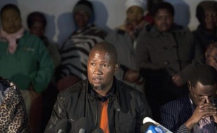 Les querelles de la famille de Nelson Mandela ont atteint jeudi un nouveau degré d'ignominie avec la révélation publique de secrets d'alcôve, alors que l'icône mondiale reste toujours hospitalisée dans "un état critique mais stable" à Pretoria.
