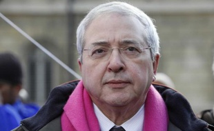 Jean-Paul Huchon tête de liste PS lors d'un debat organisé par le Secours Populaire devant l'Eglise St Sulpice à Paris le 20/02/2010