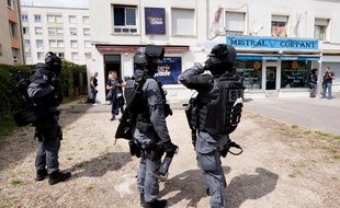 Une perquisition dans le quartier des Grésilles à Dijon, le 18 juin 2020.