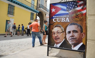 Raul Castro et Barack Obama sur une affiche, à La Havane.