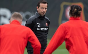 Désormais sur le banc du Racing Club de Strasbourg, Julien Stéphan va faire son grand retour à Rennes dimanche après-midi.