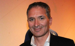Christian Jeanpierre, qui commente les matchs de la Coupe du monde de rugby sur TF1, le 17 janvier 2011 à Paris.