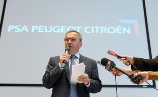Le directeur industriel de PSA Peugeot Citroën, Denis Martin, a indiqué vendredi miser pour le site de Rennes, où 1.400 suppressions de postes sont prévues, sur le transfert de 400 salariés et la préservation de 400 emplois dans le cadre d'une réindustrialisation du site.