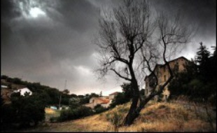 Les très fortes chaleurs ont persisté mercredi sur une grande partie du pays tandis que des orages ont éclaté, de l'Aquitaine à la Normandie, dans la nuit de mercredi à jeudi.