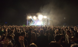 Le festival 6e Continent, organisé chaque année en juin, a accueilli jusqu'à 35.000 spectateurs en trois jours sur certaines éditions.