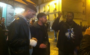 Pacôme, Elie et Mohamed, devant le Café des Anges, rue de la Roquette, Paris 11e.
