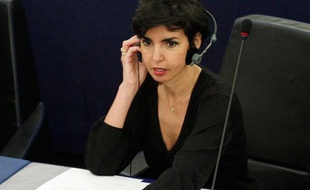 C'est la rentrée des classes pour les eurodéputés. Rachida Dati, fraîchement élue, assiste à la séance inaugurale au Parlement européen, à Strasbourg, mardi 14 juillet 2009.