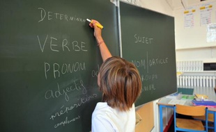 Une élève au tableau le 5 septembre 2011 dans une école primaire à Nantes