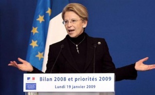 La ministre de l'Intérieur, Michèle Alliot-Marie, a annoncé lundi le lancement d'un "plan de lutte" contre les vols à main armée qui ont augmenté en 2008.