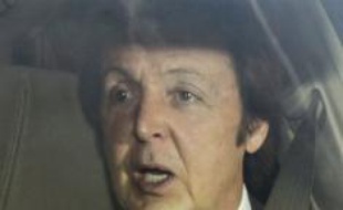 L'ancien Beatles Paul McCartney a proposé à son épouse Heather Mills, dont il est séparé, un accord financier de divorce de 25 millions de livres (35,8 millions d'euros, 50,8 millions de dollars), indique le Daily Mirror mercredi.