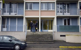 Un homme d'origine britannique, soupçonné d'avoir tué ses deux enfants de cinq et dix ans samedi à Saint-Priest (Rhône) après un divorce conflictuel, était en garde à vue dimanche à Lyon.