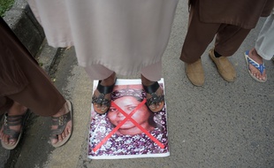 La chrétienne Asia Bibi a été accusée de blasphème au Pakistan. Après son acquittement, des milliers d’islamistes avaient bloqué trois jours durant les principaux axes du pays pour exiger sa pendaison. (2018)