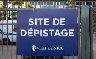 Entrée du grand centre de dépistage PCR gratuit du Palais des Expositions à Nice, le 5 septembre 2020.