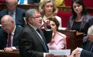 Le ministre des relations avec le Parlement, Alain Vidalies, a déclaré jeudi que le gouvernement demanderait aux députés une limitation des revenus liés à une activité professionnelle durant le mandat parlementaire.