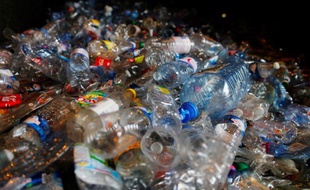 L'Union européenne a publié ce lundi 28 mai une série de mesures qu'elle souhaite voir adopter pour lutter contre les objets plastiques à usage unique.