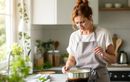 Sauce trop liquide ? Voici l’astuce de chef pour l’épaissir en un clin d’œil, sans perdre une goutte de saveur !