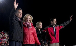 Mitt Romney jouait son va-tout samedi dans une série d'Etats-clé, alors que la carte électorale américaine semblait encore ardue à conquérir pour le candidat républicain, trois jours avant l'élection qui l'opposera au président sortant Barack Obama.