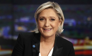 Marine Le Pen sur le plateau du JT de TF1 le 22 fevrier 2017.