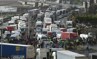 Quelque 5.000 poids lourds étaient encore bloqués ce mercredi dans le Kent, en Angleterre.