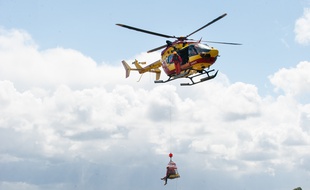 L'hélicoptère de la sécurité civile Dragon 33.