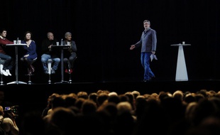 Melenchon en meeting holographique à Paris