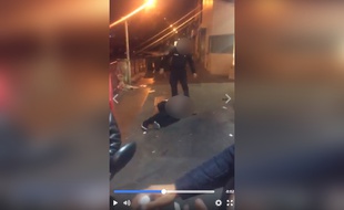 Des policiers ont frappé un homme à terre en Seine-Saint-Denis le 26 mai 2017.
