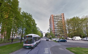 Un bus dans le quartier des Oliveaux, à Loos-Lez-Lille.