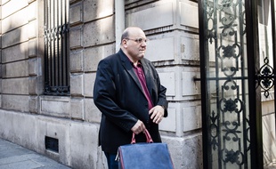 Julien Dray arrive au siège du PS rue de Solférino le 20 juin 2017.