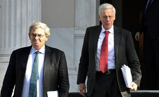 La finalisation de l'accord sur l'effacement d'une partie de la dette de la Grèce "va anéantir le danger systémique" qui menace la zone euro, a estimé Francesco Garzarelli, cadre de la banque d'affaires Goldman Sachs, dans un entretien paru dimanche dans un journal grec.
