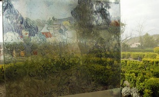 Reproduction d'un tableau de Vincent Van Gogh dans les jardins d'Auvers-sur-Oise.