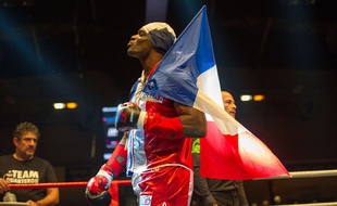 Le boxeur Patrice Quarteron avant un combat à la halle Georges-Carpentier à Paris, en mars 2017.
