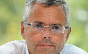 Le directeur général de l'équipementier en télécommunications Alcatel-Lucent, Michel Combes, a assuré mardi que le plan de restructuration, qui prévoit 10.000 suppressions de postes dans le monde, était destiné à sauver l'entreprise qui "peut disparaître"