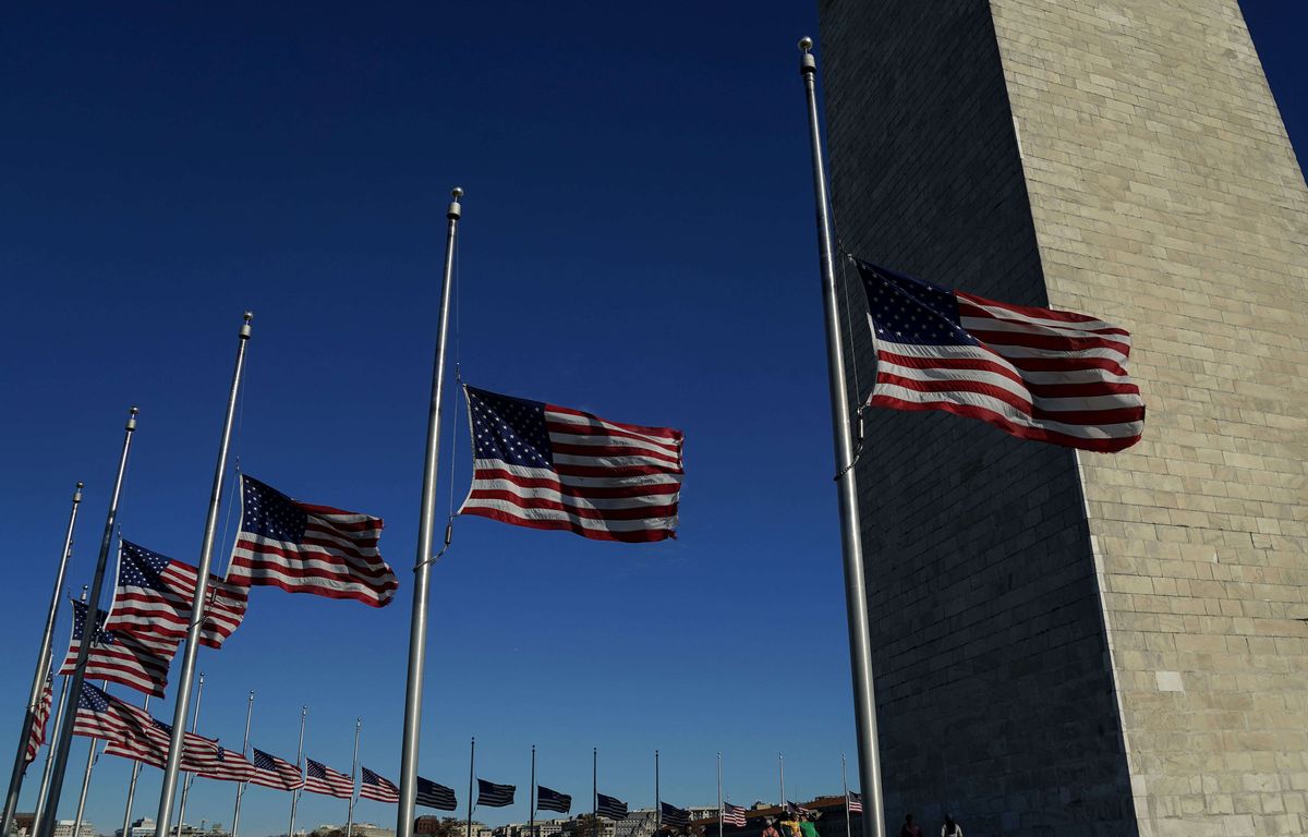 Etats-Unis : Funérailles nationales, journée de deuil et drapeau en berne… L’Amérique rend h image