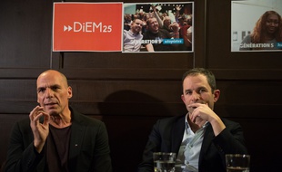 Yanis Varoufakis et Benoît Hamon à Paris, le 21 janvier 2018.