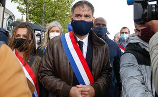 Olivier Faure, mercredi, lors de la manifestation des policiers et policières devant l'Assemblée nationale, mercredi.