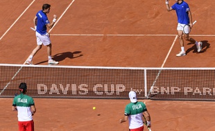 Nicolas Mahut et Pierre-Hugues Herbert face au double italien Fabio Fognini - Simone Bolelli, en quart de finale de la Coupe Davis, samedi 7 avril.
