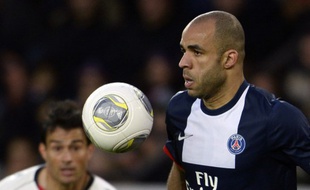 Alex, le défenseur du PSG, le 9 novembre 2013 au Parc des Princes contre Nice.