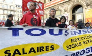 A Marseille, de 3.000 (police) à 20.000 personnes (organisateurs) ont manifesté dans la matinée. "La seule façon de moraliser le capitalisme c'est d'y mettre fin", indiquait une banderole.