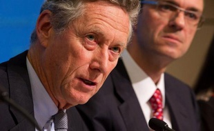 Le Fonds monétaire international et les Européens ont "perdu du temps" dans le sauvetage financier de la Grèce, en refusant de réduire dès 2010 le fardeau de sa dette, a reconnu l'économiste en chef du FMI, Olivier Blanchard, dans un entretien diffusé samedi par la radio publique française France Inter.