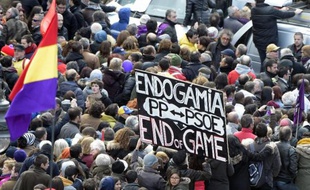 Des manifestants lors de la "Marche du changement" organisée par le parti d'extrême gauche Podemos dans les rues de Madrid, le 31 janvier 2015