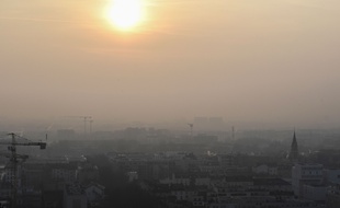 A Lyon, lors d'un pic de pollution. AFP PHOTO / PHILIPPE DESMAZES