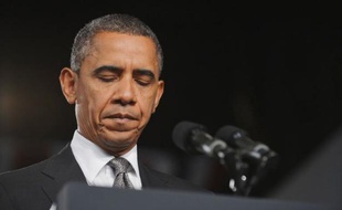 Le président des Etats-Unis Barack Obama est attendu dimanche à Aurora au Colorado (ouest) pour rencontrer les familles des victimes de la fusillade meurtrière de vendredi, tandis que l'appartement du tueur présumé a été entièrement déminé, ont annoncé samedi les autorités.