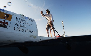 Nicolas Jarossay, sur son stand-up paddle.