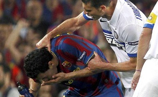 Thiago Motta qui reprend Sergio Busquets après sa simulation