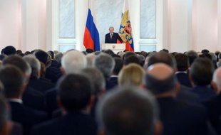 Le président Vladimir Poutine a exigé mercredi que les contrats conclus par les grandes entreprises russes soient régis par les lois du pays, afin de mettre fin à ce qu'il a appelé "l'offshorisation" de l'économie.