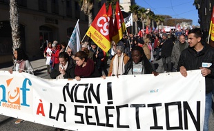 des manifestants de l'Unef le 16 novembre 2017 à Montpellier.AFP PHOTO / PASCAL GUYOT