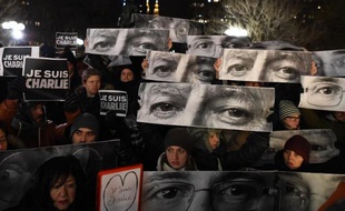 Manifestation en hommage aux victimes de l'attaque terroriste contre Charlie Hebdo le 7 janvier 2015 à New York
