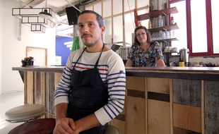 Romain Joly et Aurélia Ranzini gèrent la cantine des Ateliers du vent, un collectif d'artistes, à Rennes.