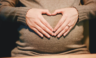 Illustration d'une femme enceinte.